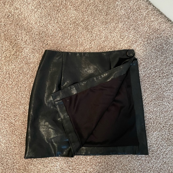 Princess Polly Loria Mini Skirt - Picture 2 of 3